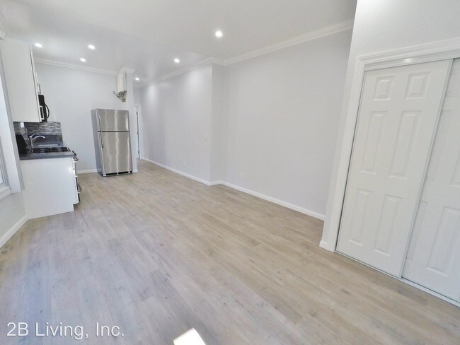 Building Photo - 1 br, 1 bath Apartment - 600 22nd Street