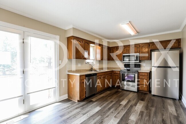 Foto del edificio - Beautiful 3 bedroom Raised Ranch in Lee's ...