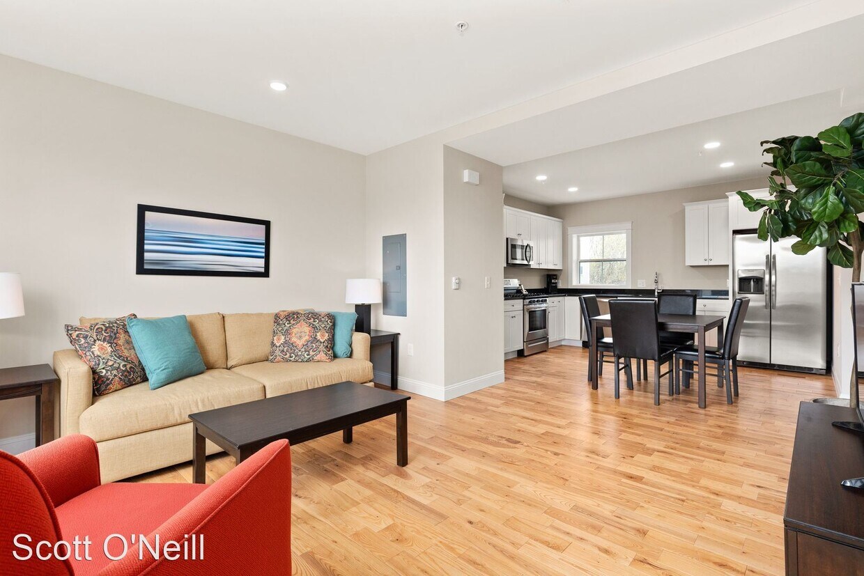 15 Mechanic St, Dover, NH 03820 Room for Rent in Dover, NH