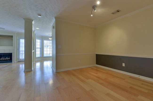 Building Photo - 3-bedroom townhouse in Fieldstone Farms