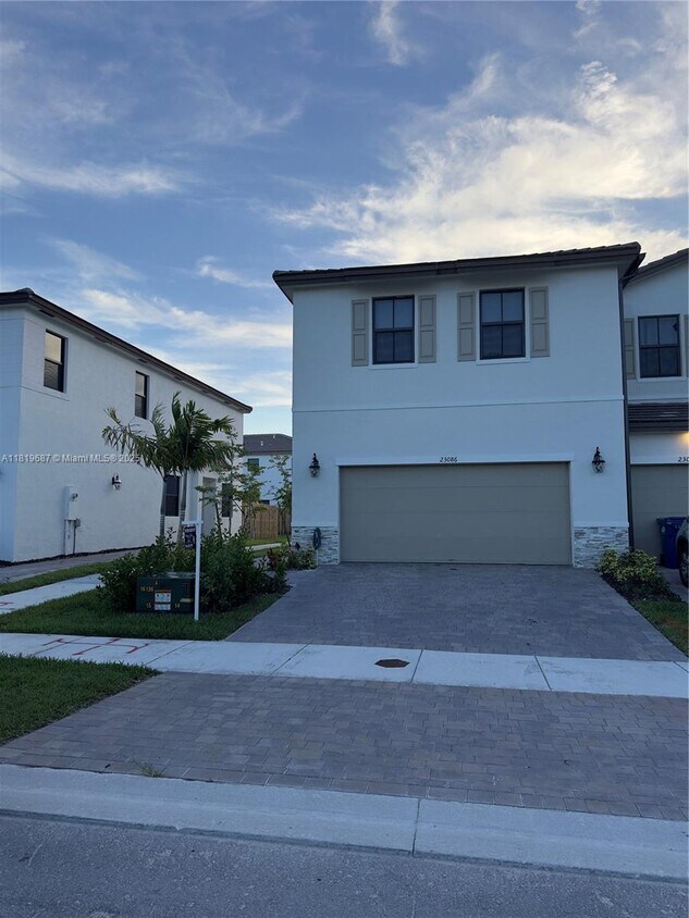 Foto principal - 23086 SW 130th Ave