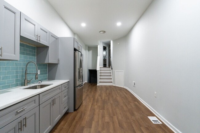 Building Photo - Newly renovated 1 bedroom 1st Fl Unit