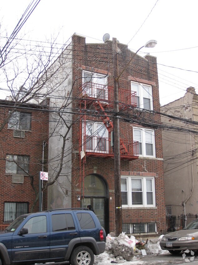 Building Photo - 104-20 46th Ave