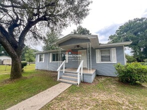 Building Photo - 608 N 70th Ave