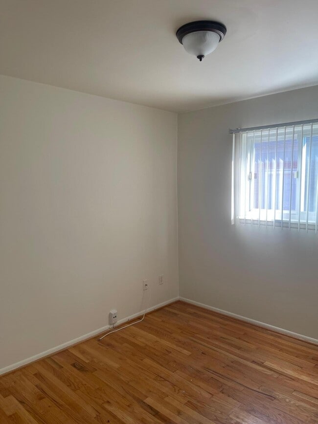 Building Photo - 4011 Harlow Ave