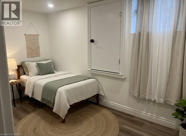 Photo du bâtiment - 79 Golden Meadow Crescent