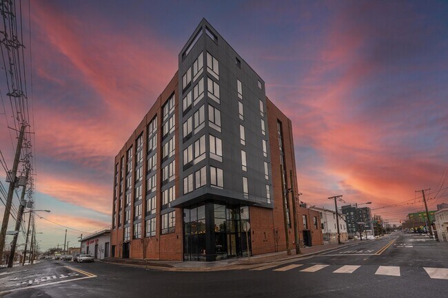 Foto del edificio - 1 Mallory Ave