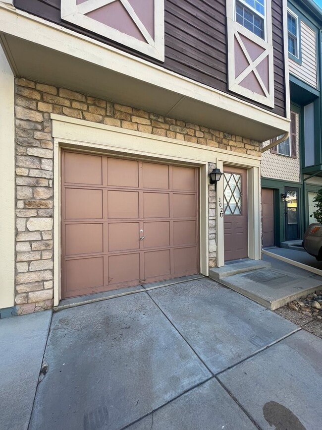 Building Photo - Beautiful 2-Bedroom Townhome in Aurora – A...