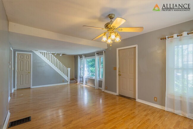 Foto del edificio - Detached Two Stall Garage!