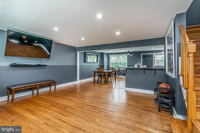 Foto del edificio - 1583 Doxbury Rd