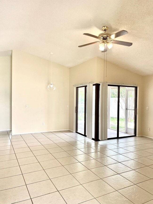 Foto del edificio - 11451 Darlington Dr