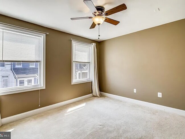 Dormitorio n.º 1 en la planta superior - 521 S Linwood Ave