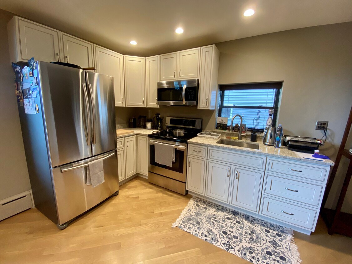 Foto principal - 5332 N McVicker Ave