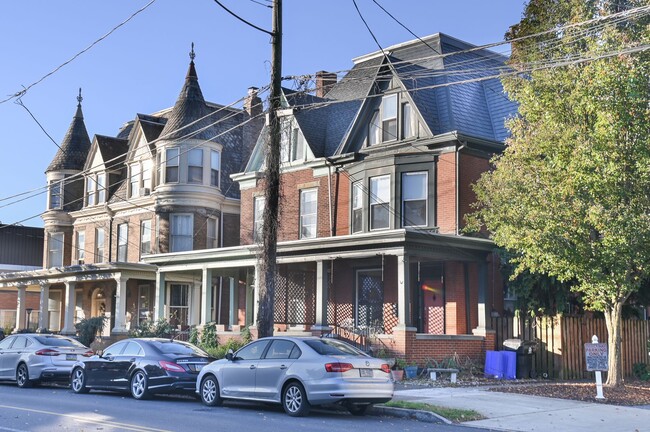 Foto del edificio - Beautiful Spacious Single Family on 2nd St