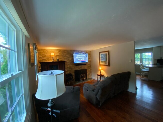 LIVING ROOM W/ FIREPLACE - 41 Tiffany Cir