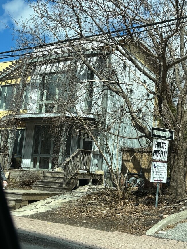 Building Photo - 400B MacKay St