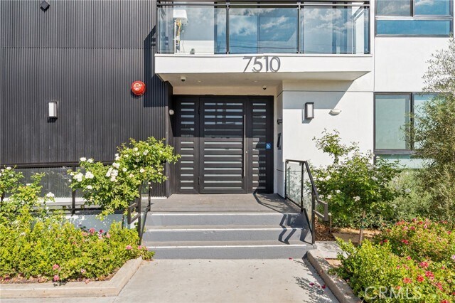 Foto del edificio - 7510 Sepulveda Blvd