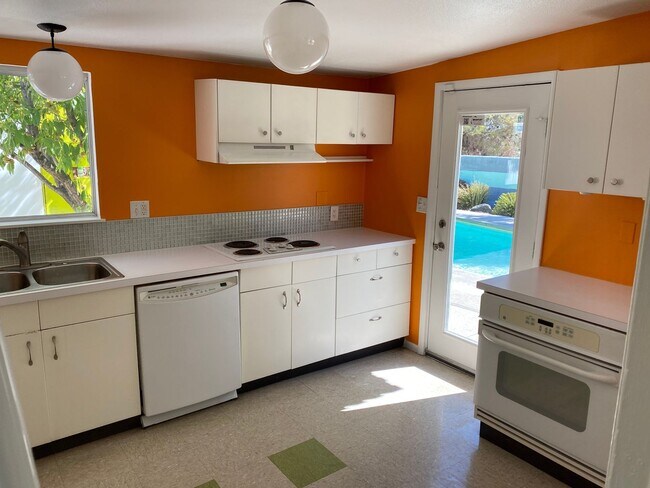 Building Photo - Famous "Caddy Shack" Home! Amazing Mid-Mod in Heart of Las Vegas!!