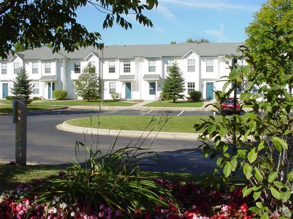 Building Photo - 3 br, 2.5 bath Townhome - Centre Street Vi...