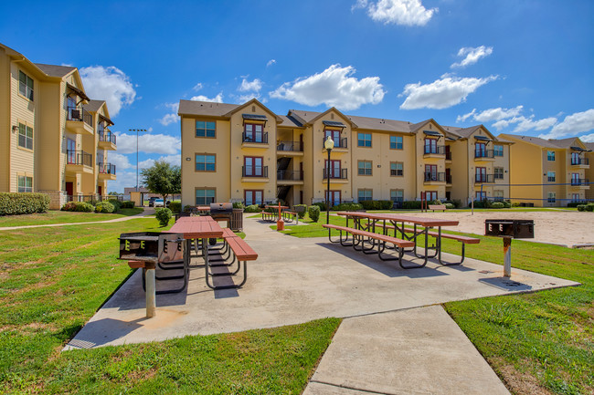 Oak Hollow Apartments - Seguin, TX | Apartments.com