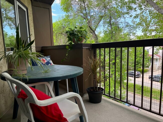 Photo du bâtiment - 2727 Victoria Av