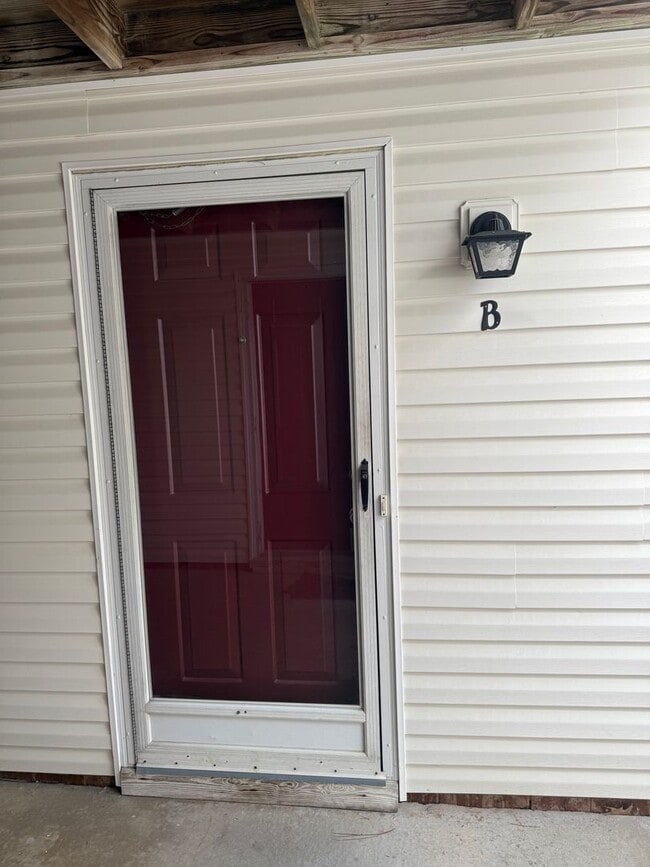 Building Photo - 2 BR in Charlestown Square