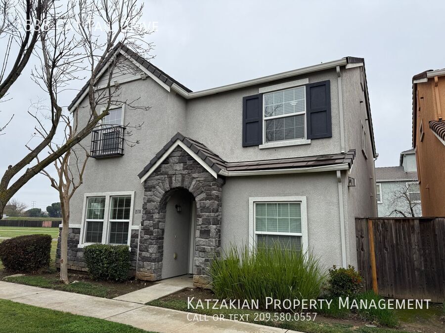 Foto principal - 2-Story 4-Bedroom 2.5 Bath Gated Community...