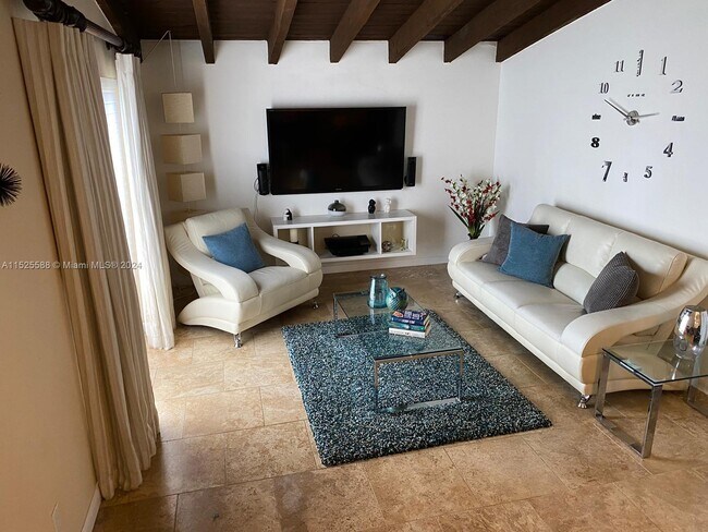 Foto del edificio - 6979 SW 110th Ct