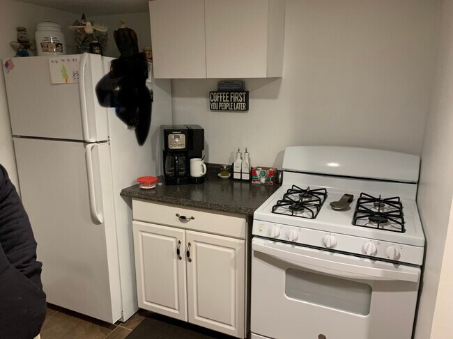 Building Photo - 828 Strang Dr