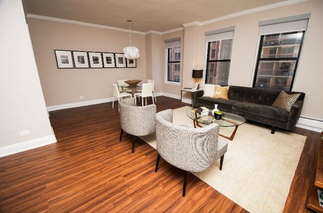 Building Photo - 212 E Chestnut St