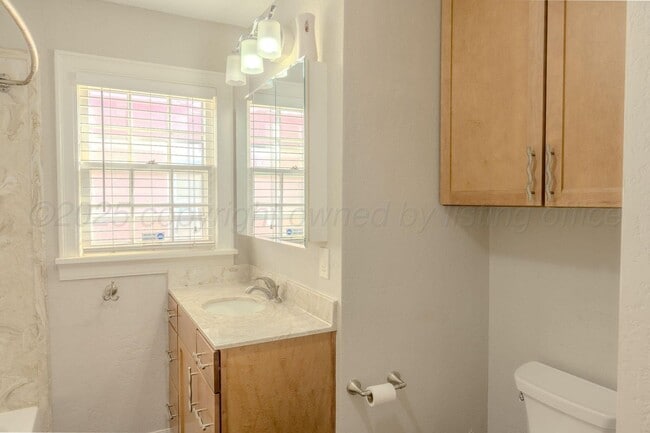 Building Photo - 1312 N Russell St