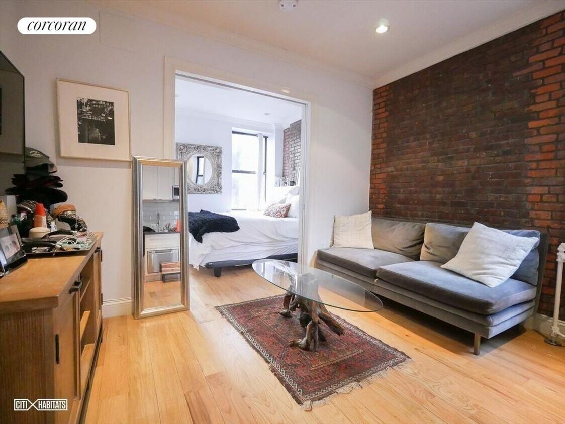 Primary Photo - 260 Elizabeth St