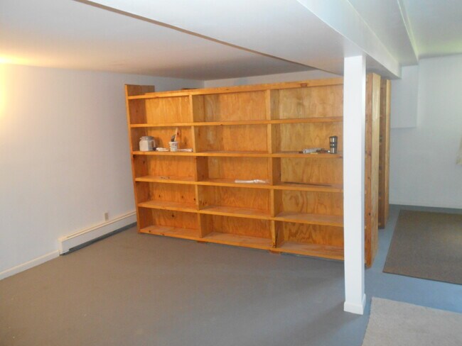 Building Photo - 1439 Carriage Ln