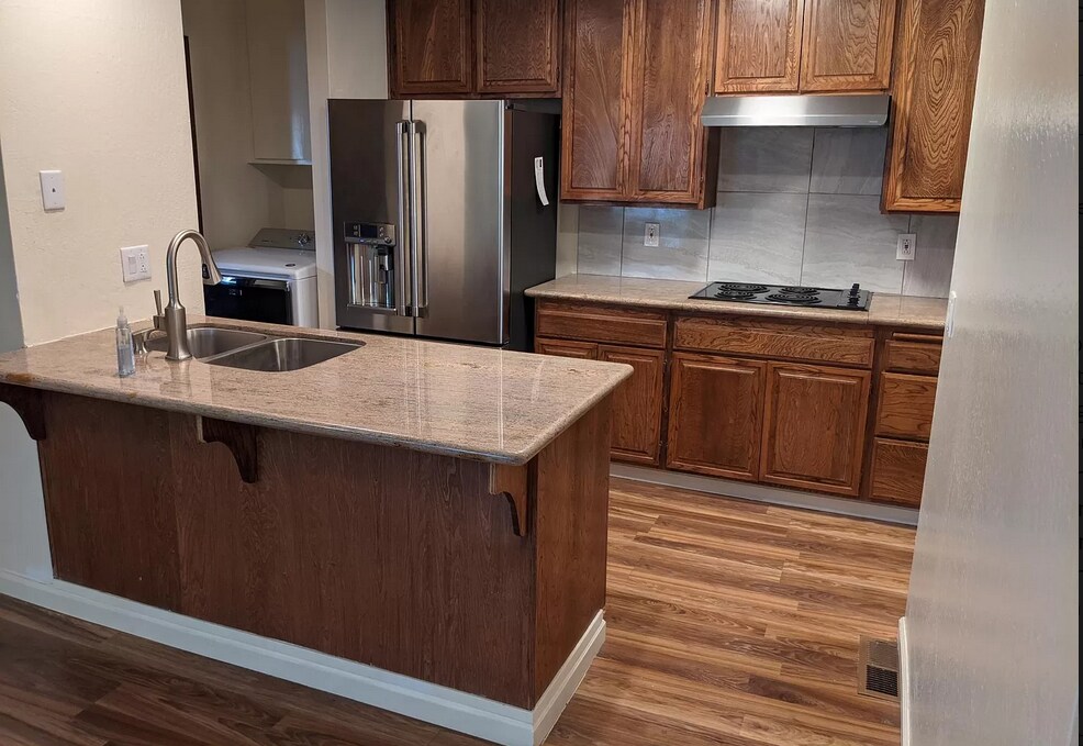 Foto del edificio - 4008 Millbrook Ln