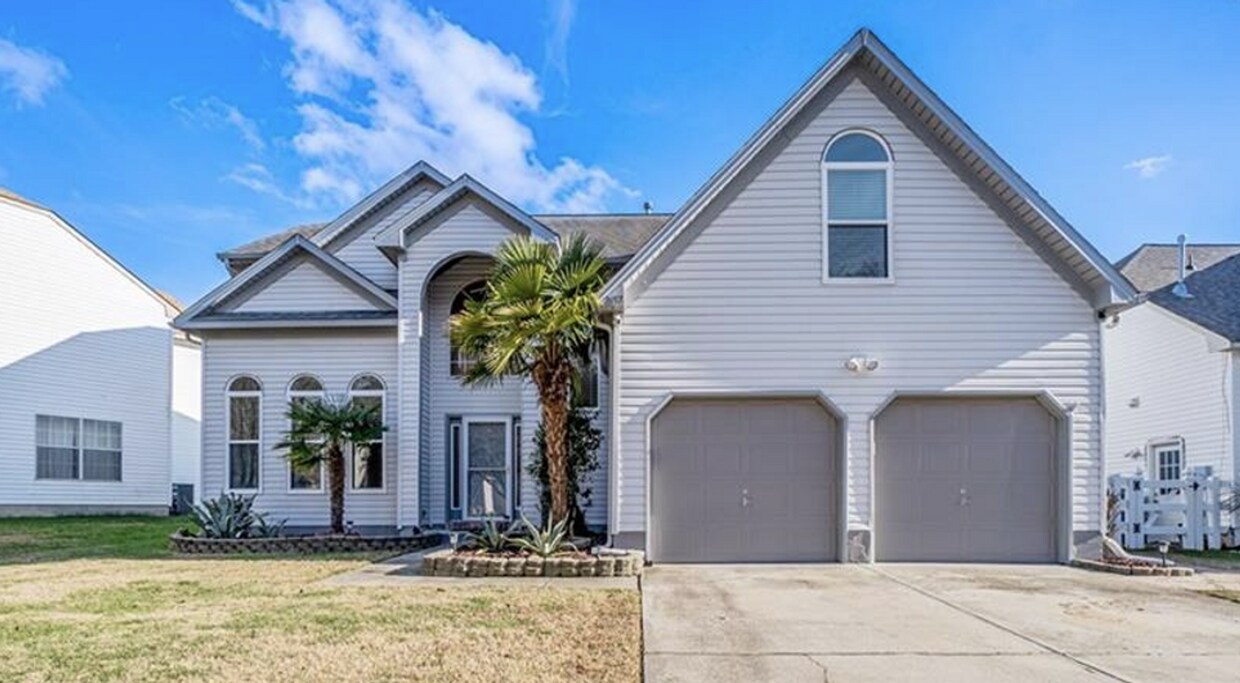Primary Photo - Beautiful 4 bedroom house in a great schoo...