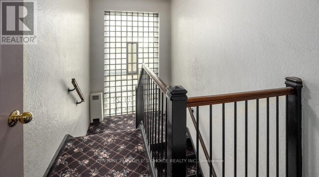 Photo du bâtiment - 869-869 Avenue Rd