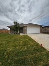 Building Photo - 4203 Sunset St