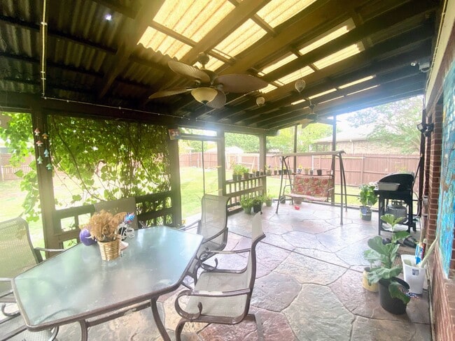 Cozy Covered Patio - 312 Highland Valley Ct