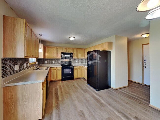 Foto del edificio - 219 Hayfield Dr