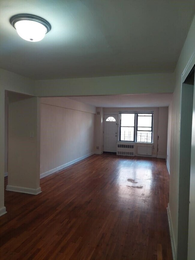 Building Photo - 137-20 45th Ave