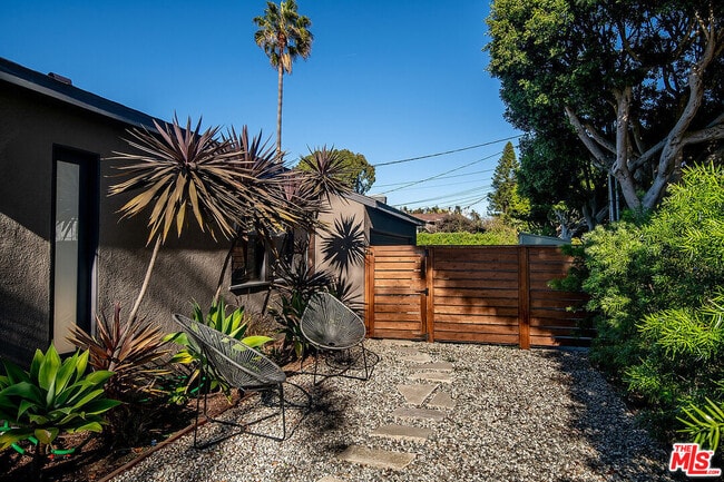 Foto del edificio - 2441 14th St