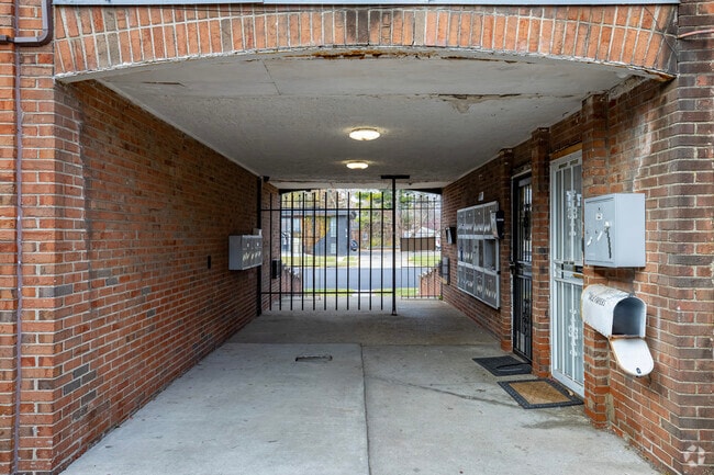 Oficina de arrendamiento y buzones - Greenfield Manor