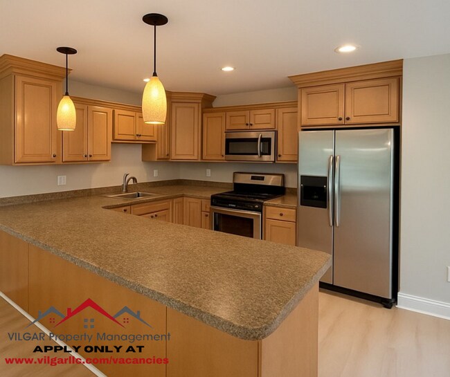Foto del edificio - New & Updated! 2BR/2BA w/ Fireplace, Garag...