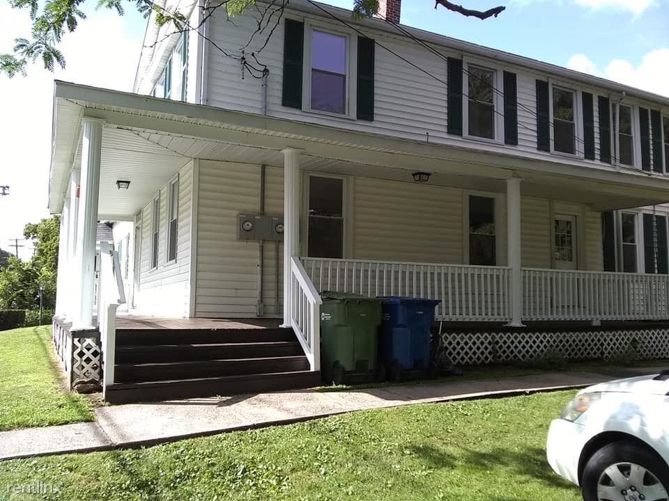 4 br, 1 bath Townhome 1368 Poquonock Ave Townhouse for Rent in