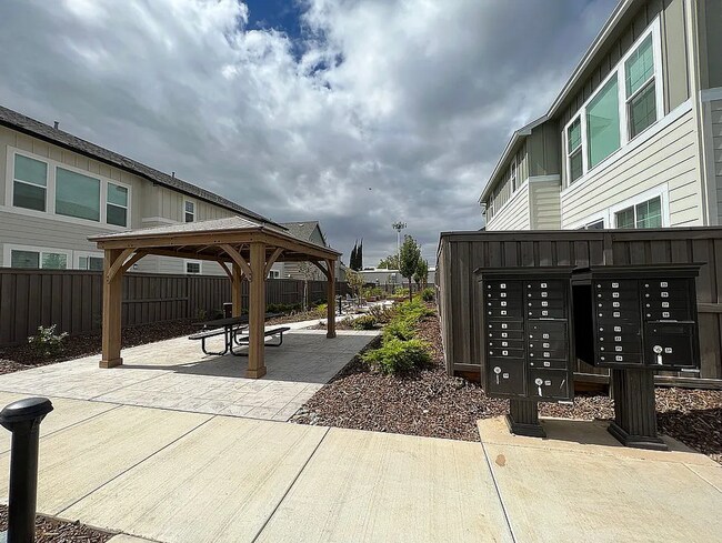 Foto del edificio - Gorgeous brand new home fully remodeled av...