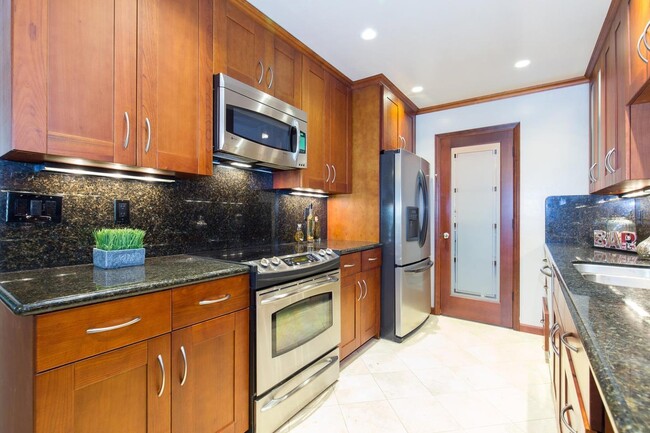 Kitchen - 264 N Whisman Rd