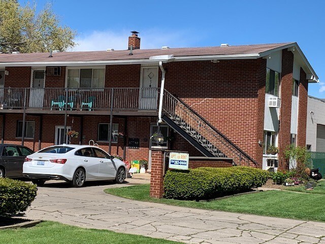 Apartment Building - 182 Antoine St