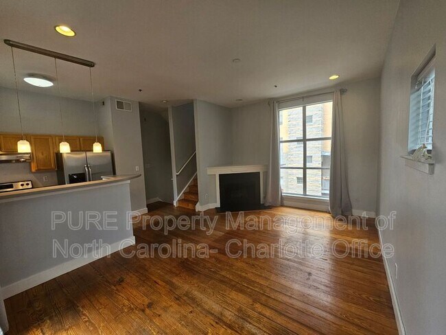 Building Photo - 2055 Atherton Heights Ln