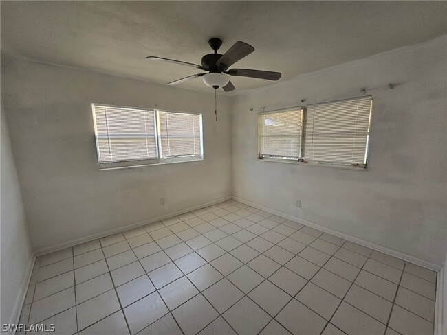 Foto del edificio - 221 Cape Coral Pkwy E