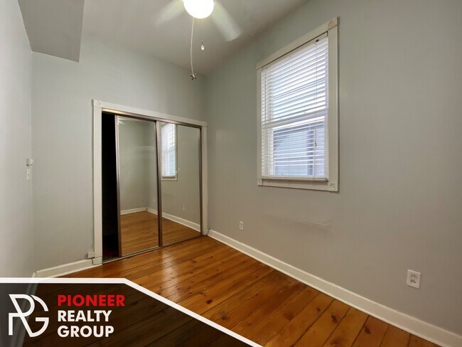 Foto del edificio - 2335 W Barry Ave
